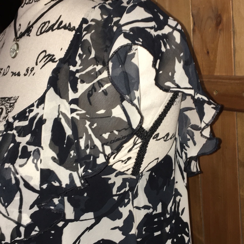 Sleeveless Tunic Top - Picture 4 of 8
